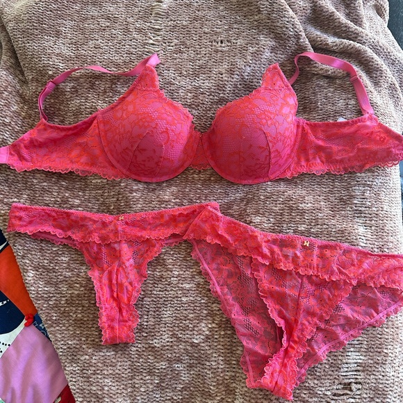 • Savage X Fenty Push Up Bra • - Picture 1 of 5